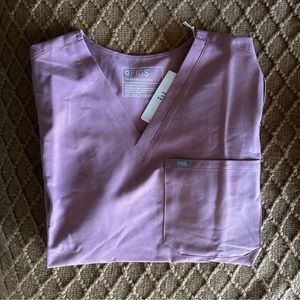 Figs One-Pocket Scrub Top, L